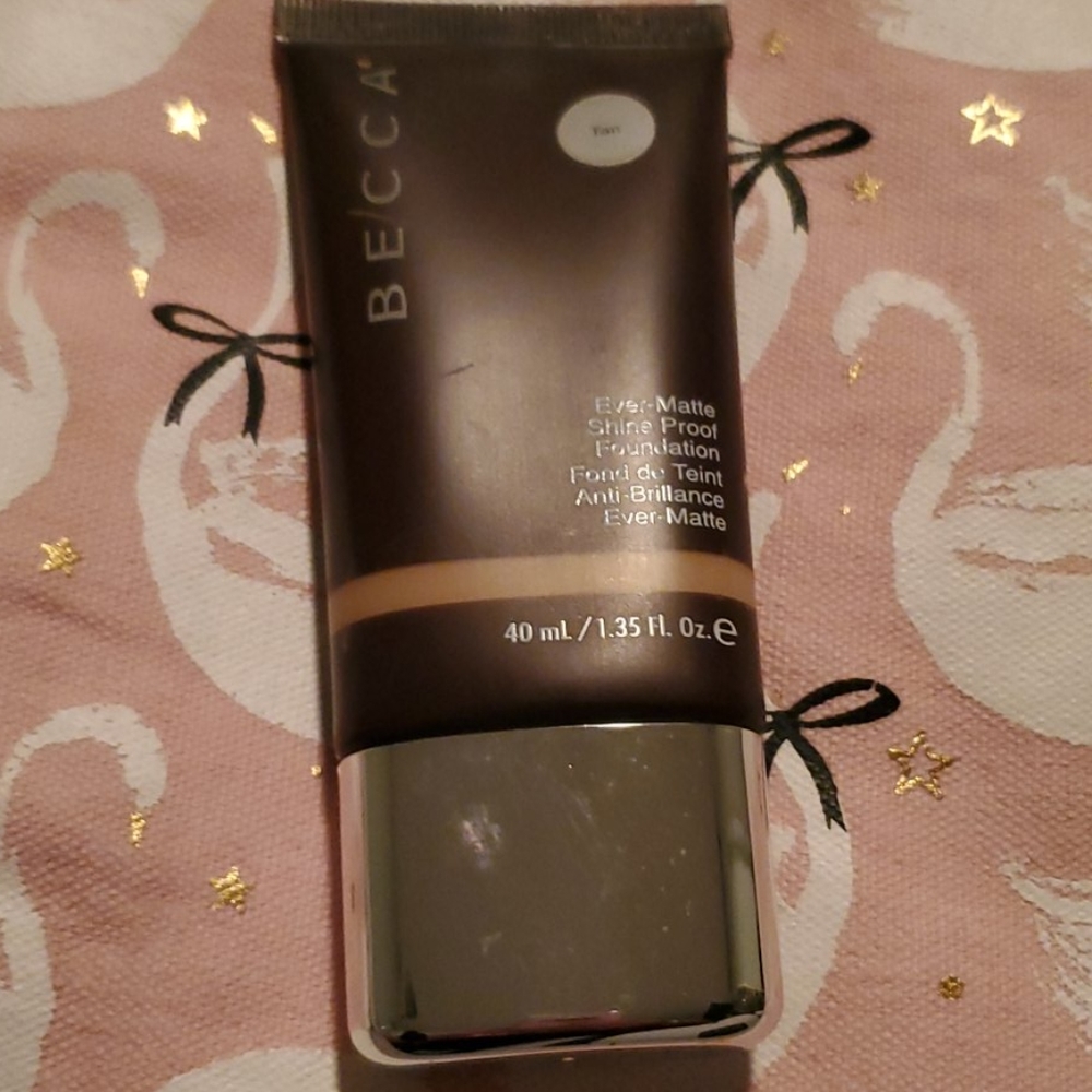 BECCA ever mate shine proof foundation Tan